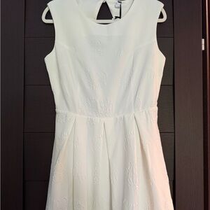 Elegant White Sleeveless with Open Back Dress